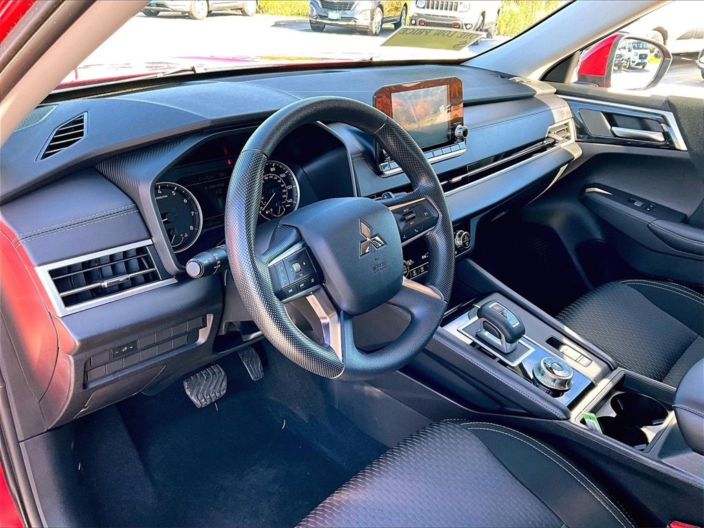2024 Mitsubishi Outlander ES - Photo 8