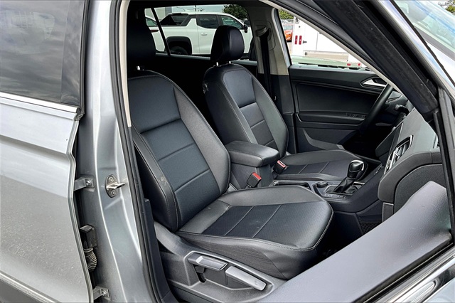 2020 Volkswagen Tiguan 2.0T SEL - Photo 11