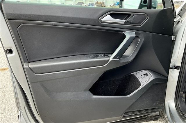 2020 Volkswagen Tiguan 2.0T SEL - Photo 9