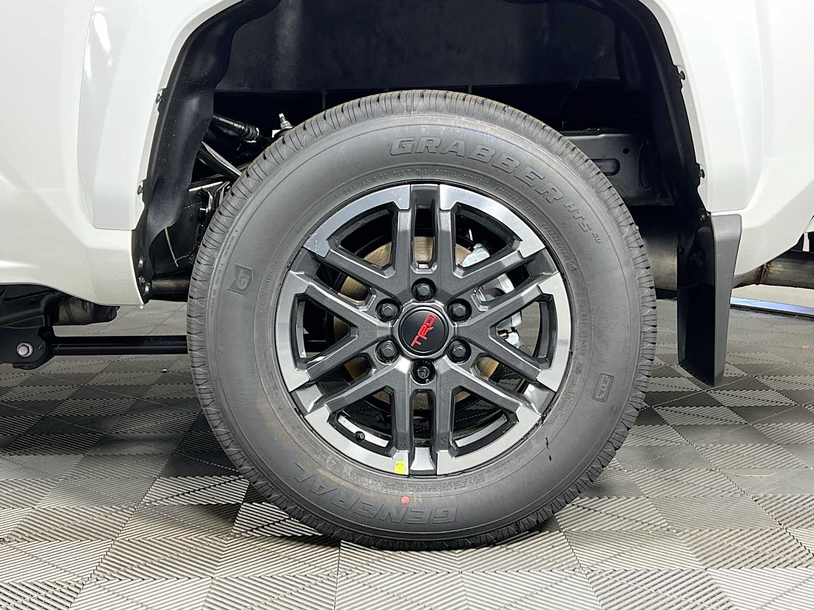 2025 Toyota Tacoma TRD Sport - Photo 18