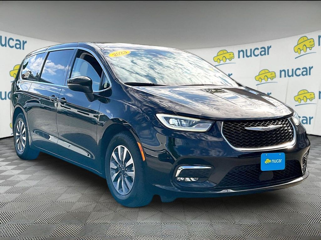 2023 Chrysler Pacifica Hybrid Touring L