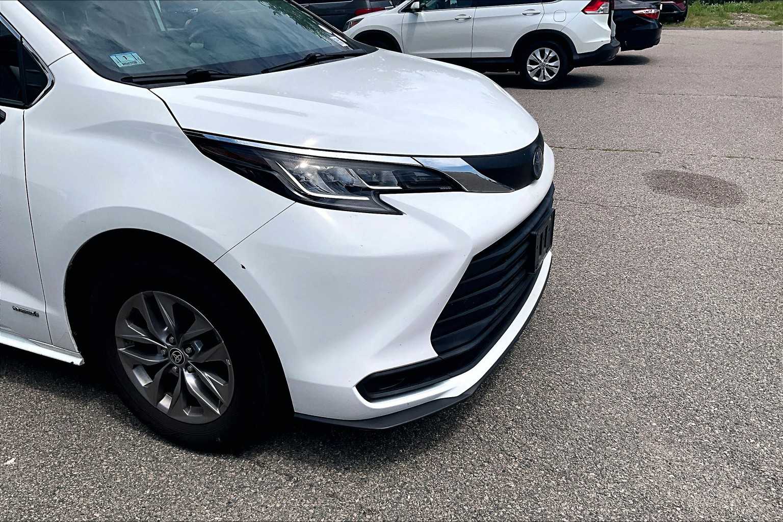 2021 Toyota Sienna LE - Photo 5