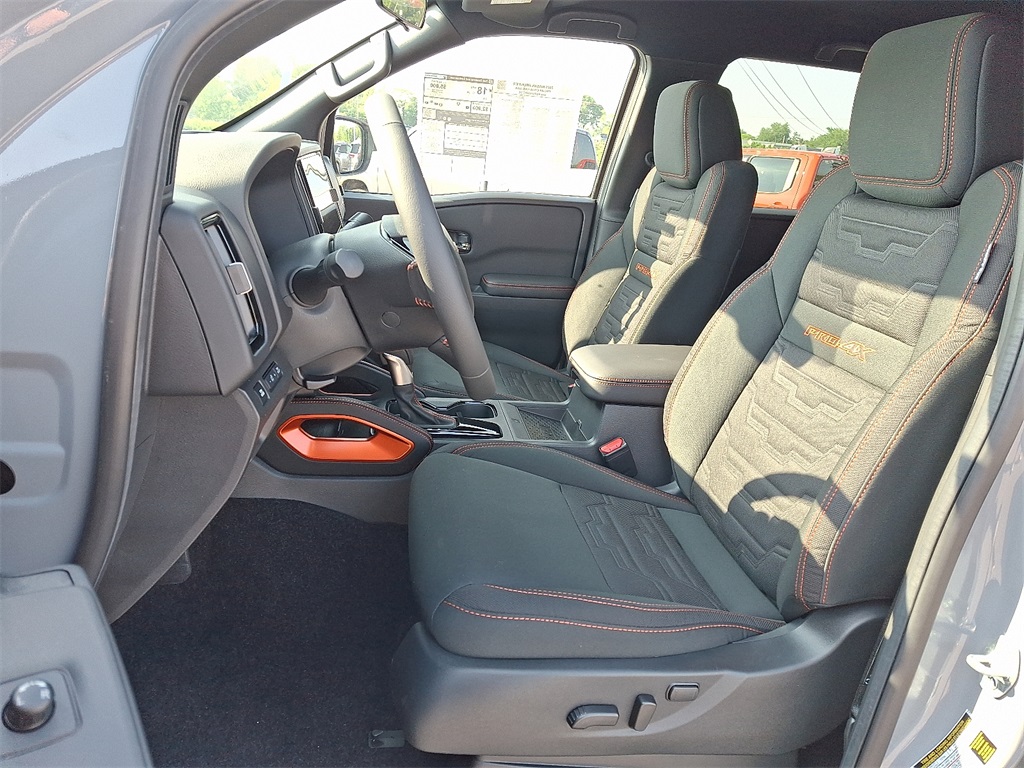 2025 Nissan Frontier PRO-4X - Photo 9