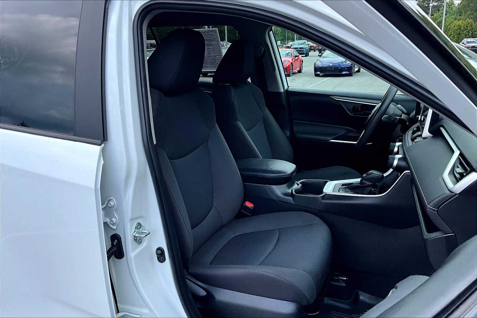 2023 Toyota RAV4 LE - Photo 11