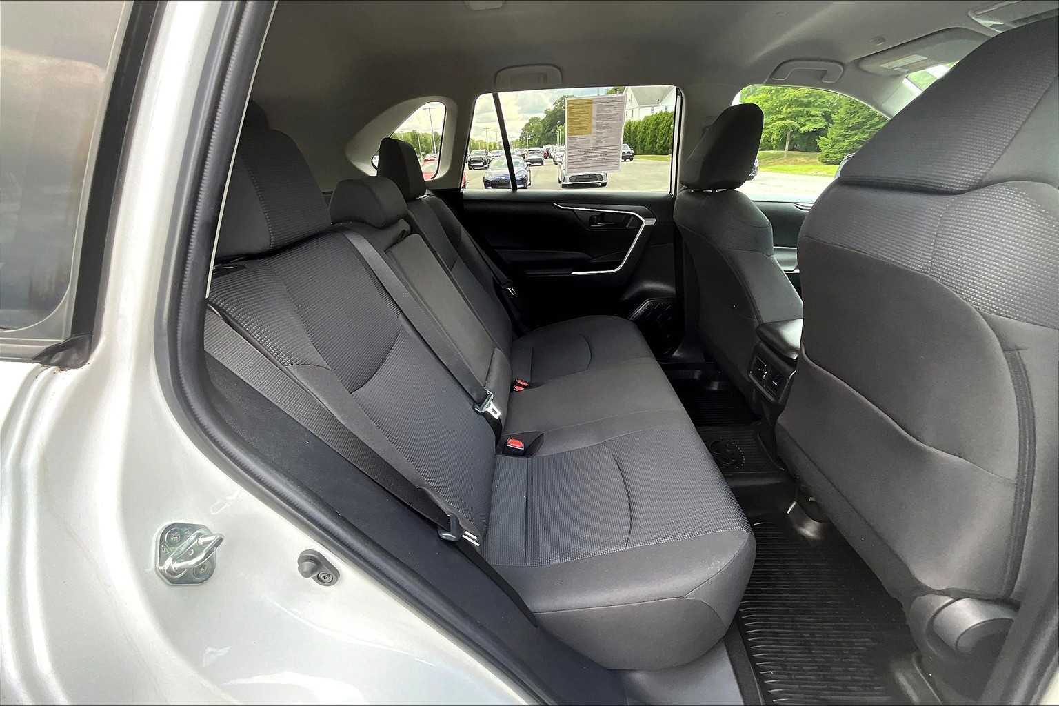 2023 Toyota RAV4 LE - Photo 16