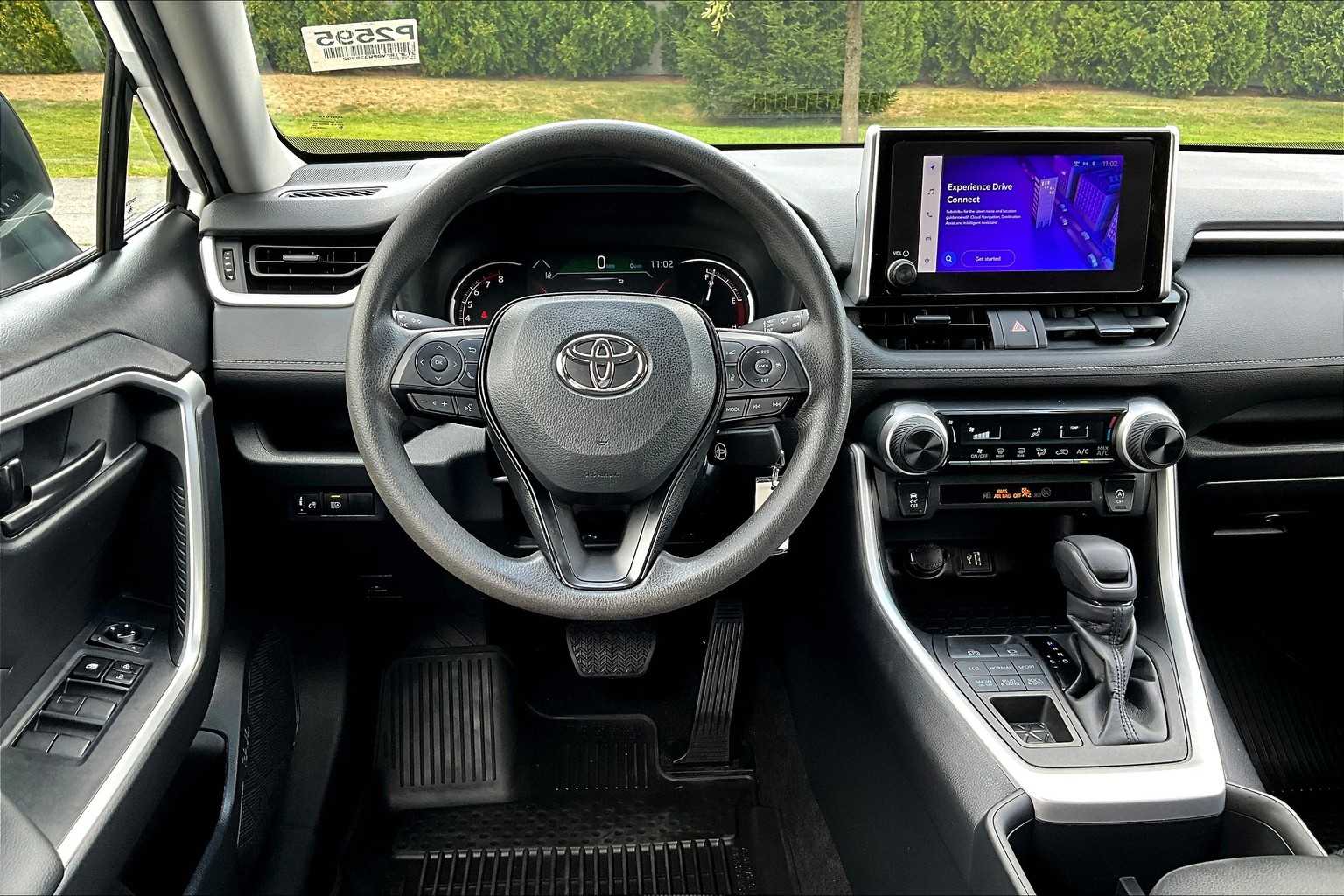 2023 Toyota RAV4 LE - Photo 17