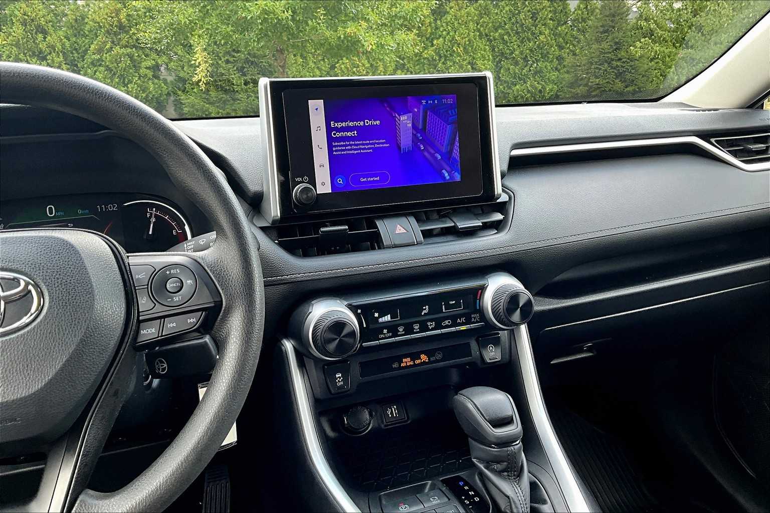 2023 Toyota RAV4 LE - Photo 18