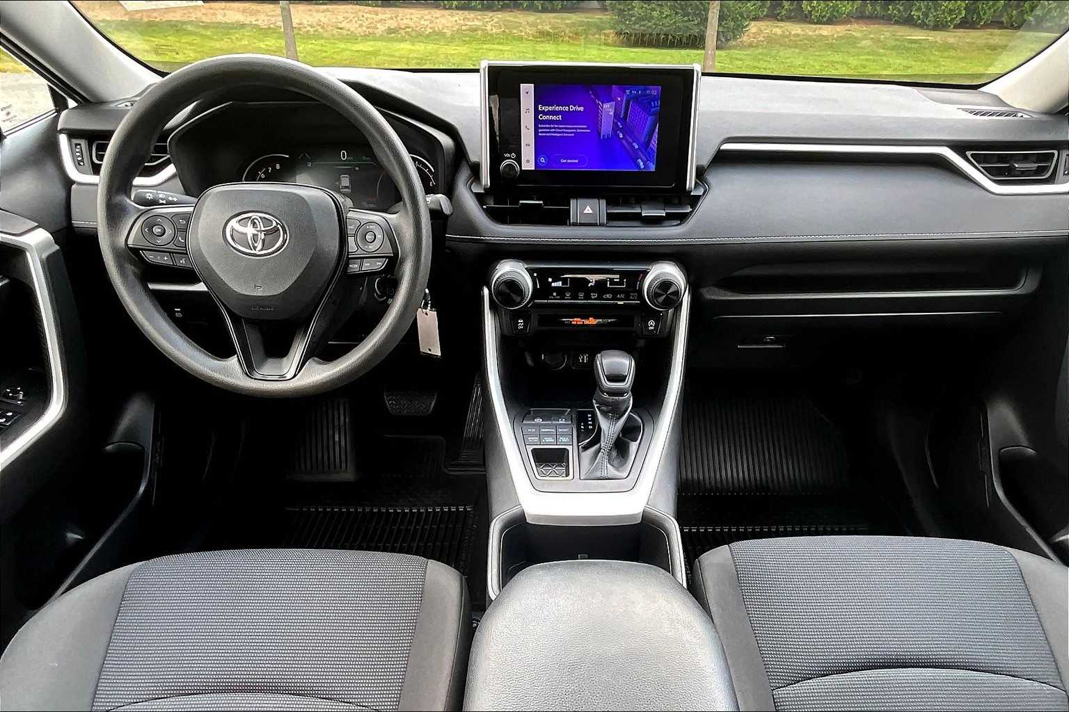 2023 Toyota RAV4 LE - Photo 21