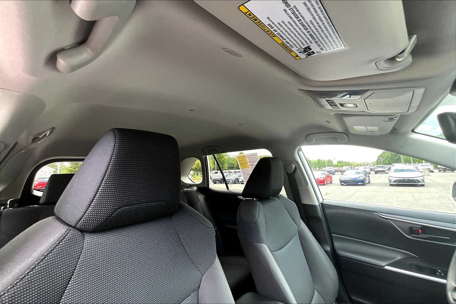 2023 Toyota RAV4 LE - Photo 22