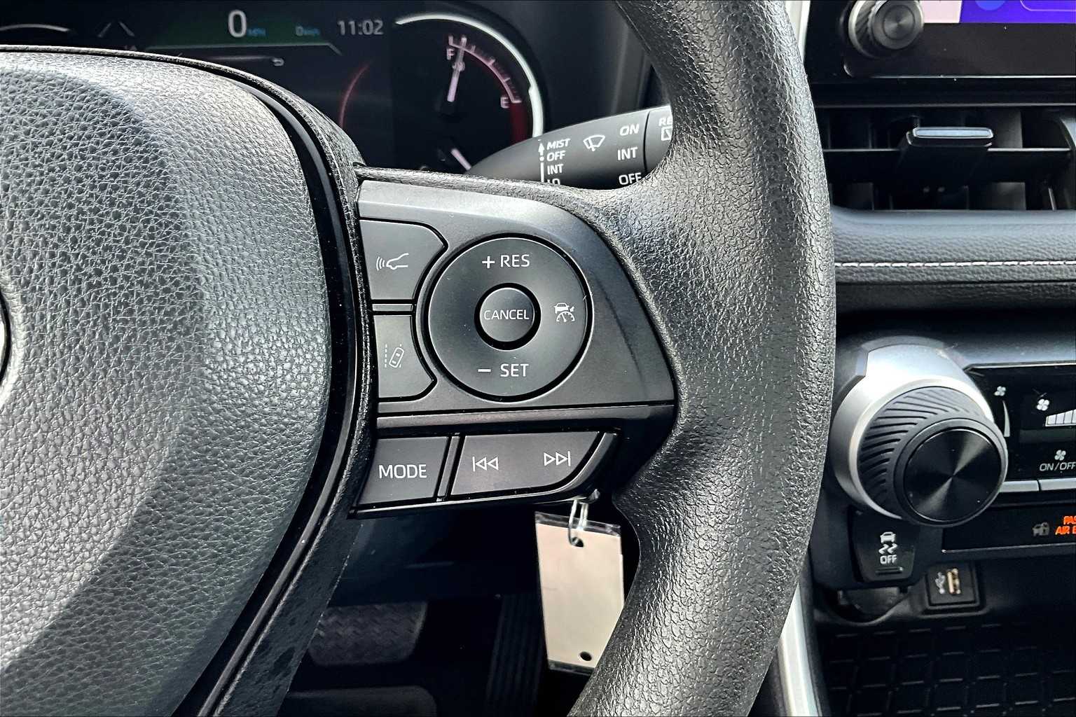 2023 Toyota RAV4 LE - Photo 24