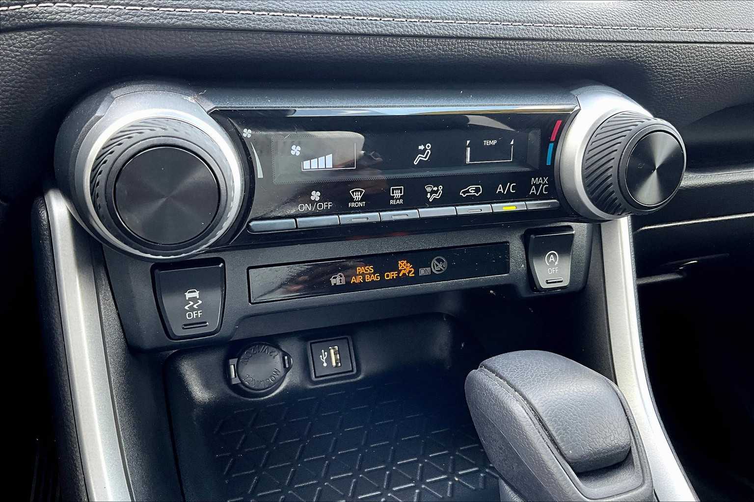 2023 Toyota RAV4 LE - Photo 26