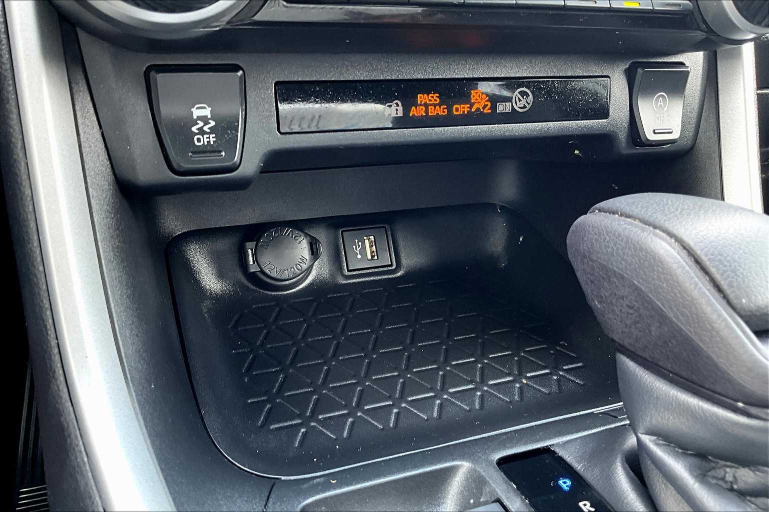 2023 Toyota RAV4 LE - Photo 27
