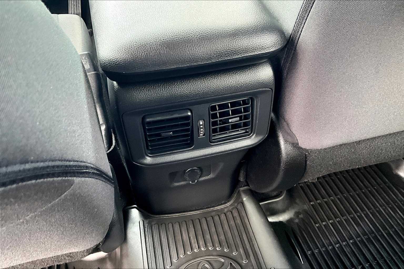 2023 Toyota RAV4 LE - Photo 28