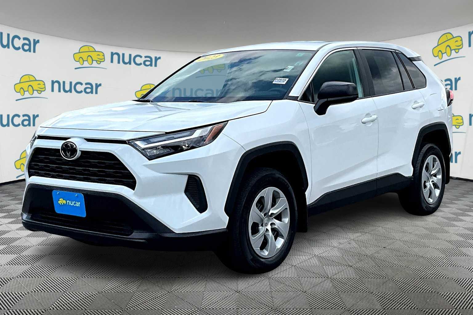 2023 Toyota RAV4 LE - Photo 3