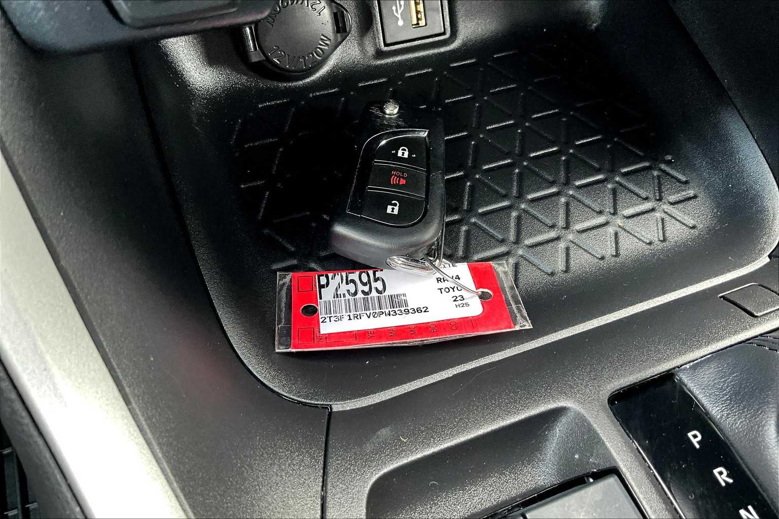 2023 Toyota RAV4 LE - Photo 31