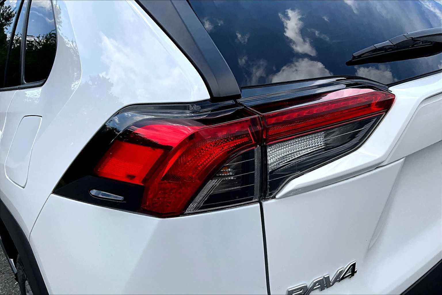 2023 Toyota RAV4 LE - Photo 34