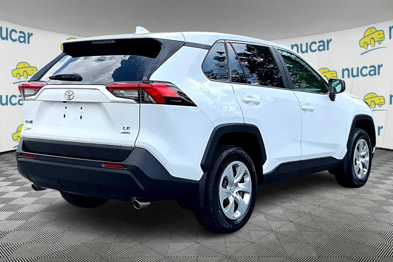 2023 Toyota RAV4 LE - Photo 6