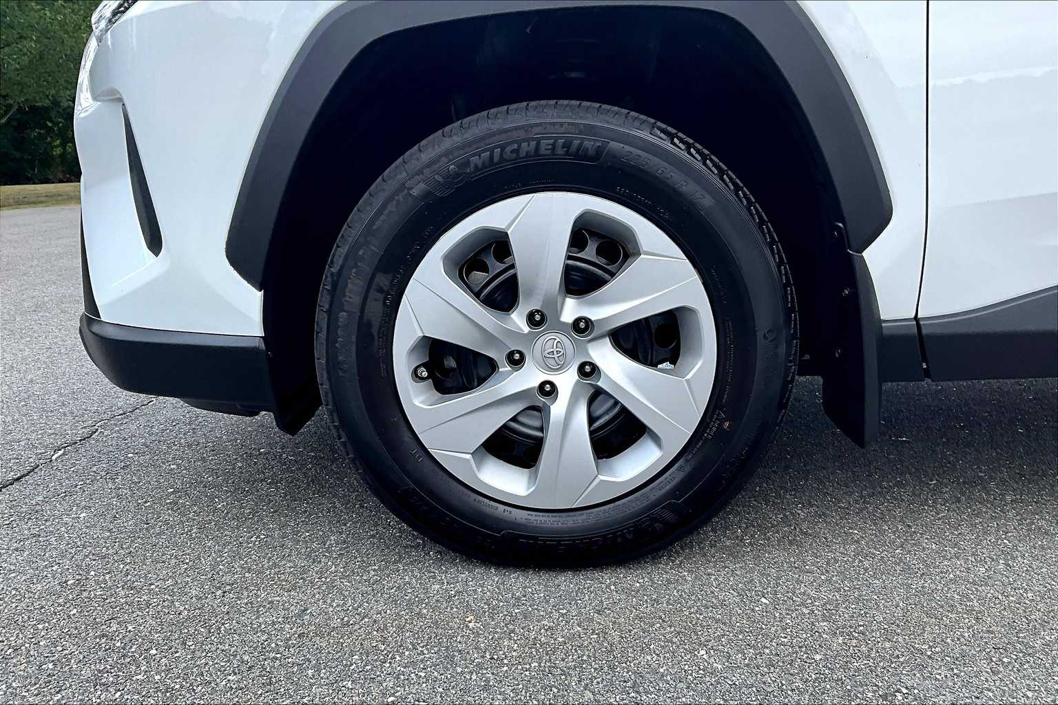 2023 Toyota RAV4 LE - Photo 7