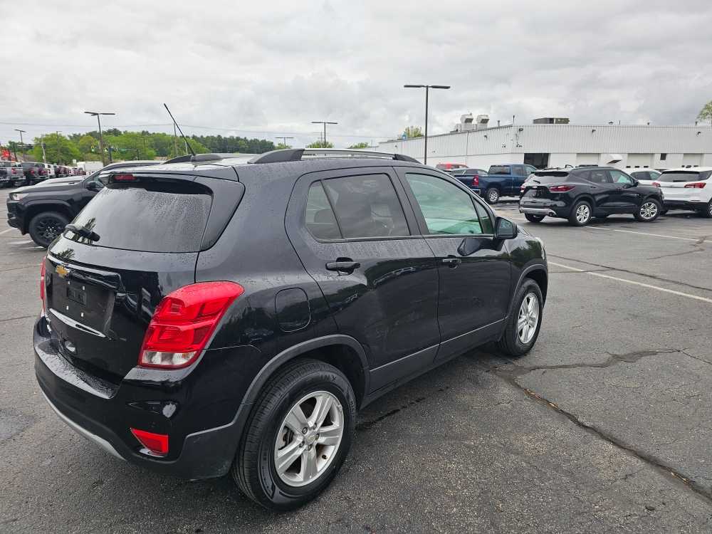 2022 Chevrolet Trax LT - Photo 2