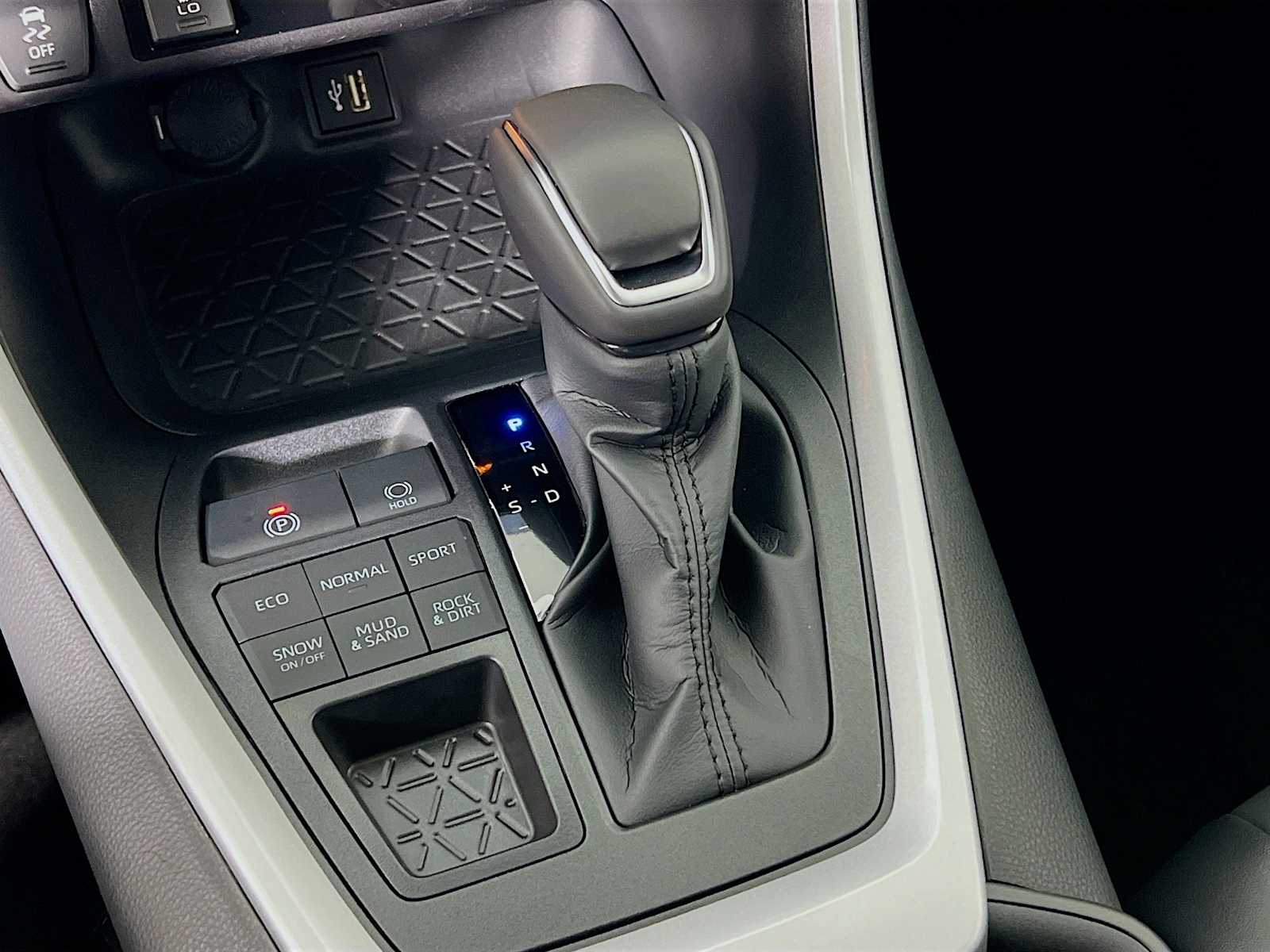 2025 Toyota RAV4 XLE Premium - Photo 11