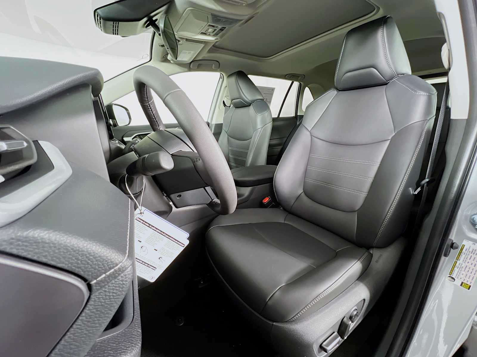 2025 Toyota RAV4 XLE Premium - Photo 12