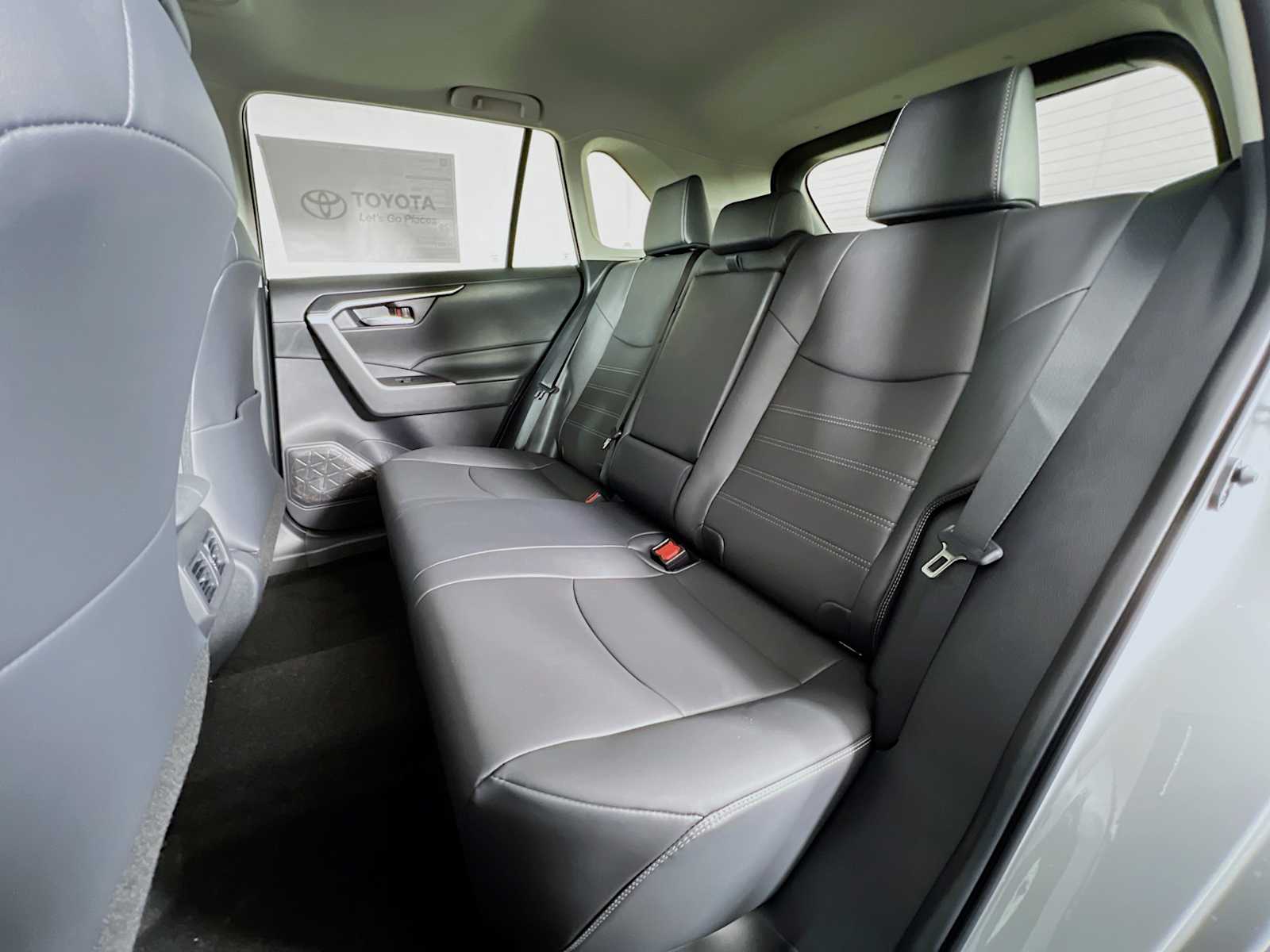 2025 Toyota RAV4 XLE Premium - Photo 13