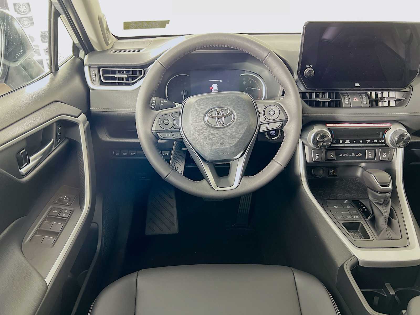 2025 Toyota RAV4 XLE Premium - Photo 15