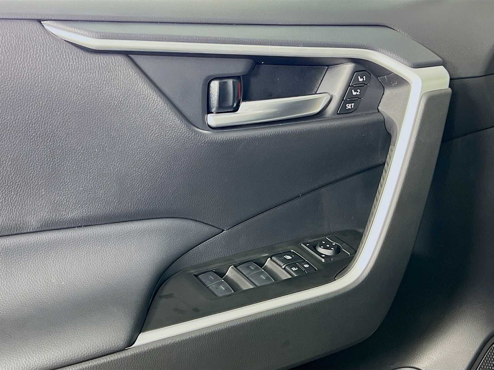 2025 Toyota RAV4 XLE Premium - Photo 16