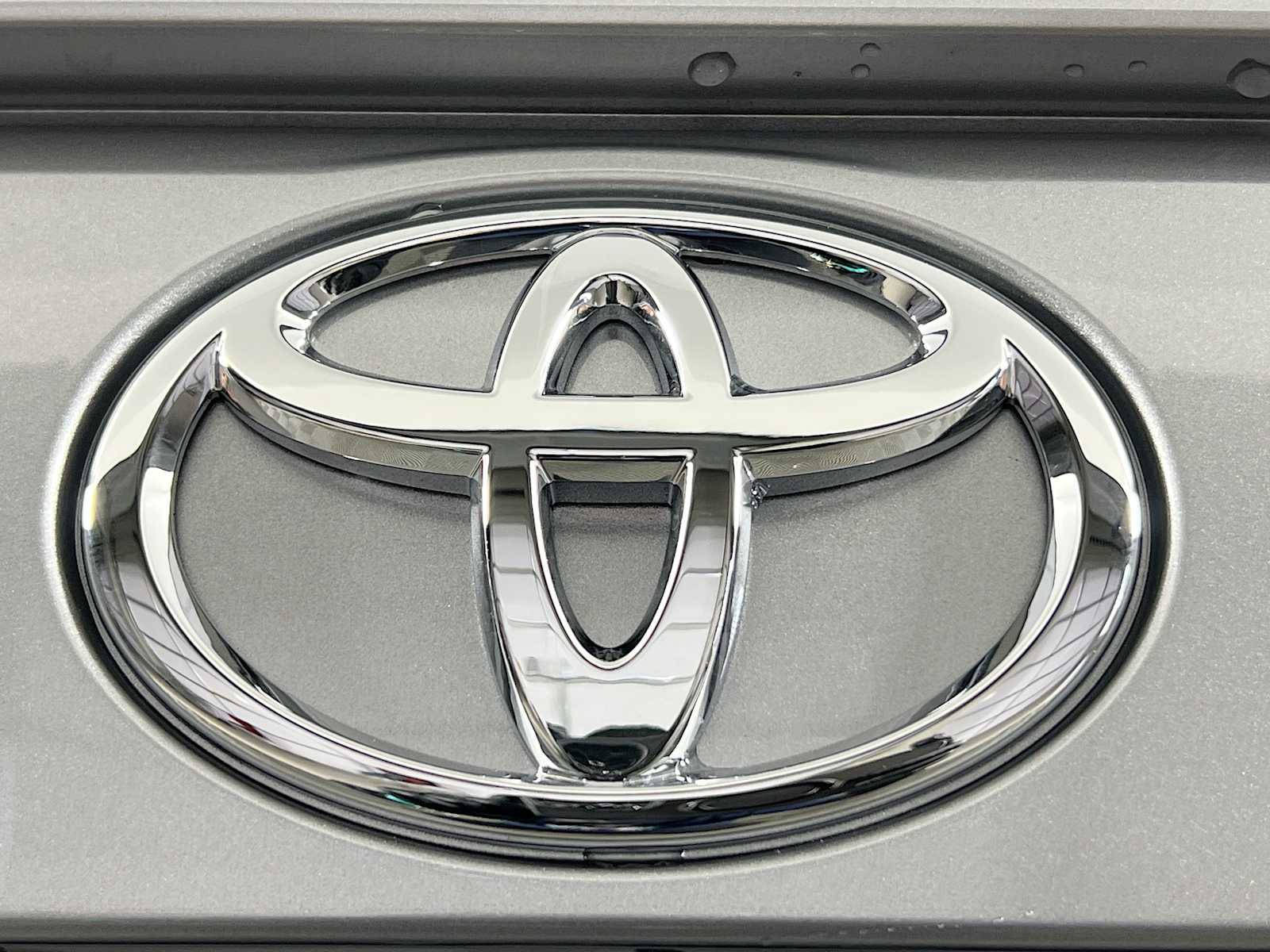 2025 Toyota RAV4 XLE Premium - Photo 18