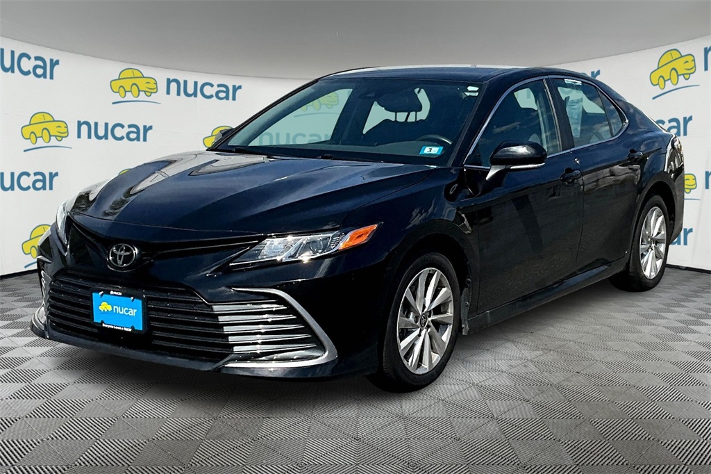 2023 Toyota Camry LE - Photo 3