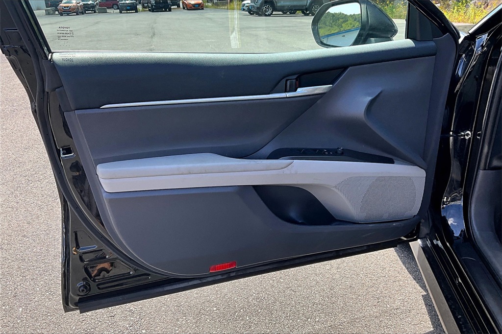 2023 Toyota Camry LE - Photo 9