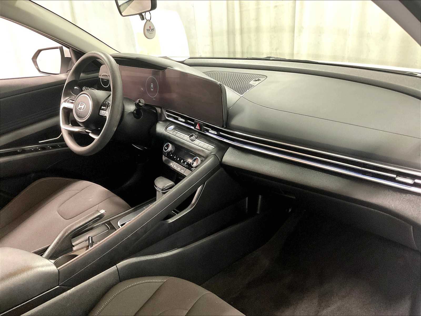 2024 Hyundai Elantra SEL - Photo 14