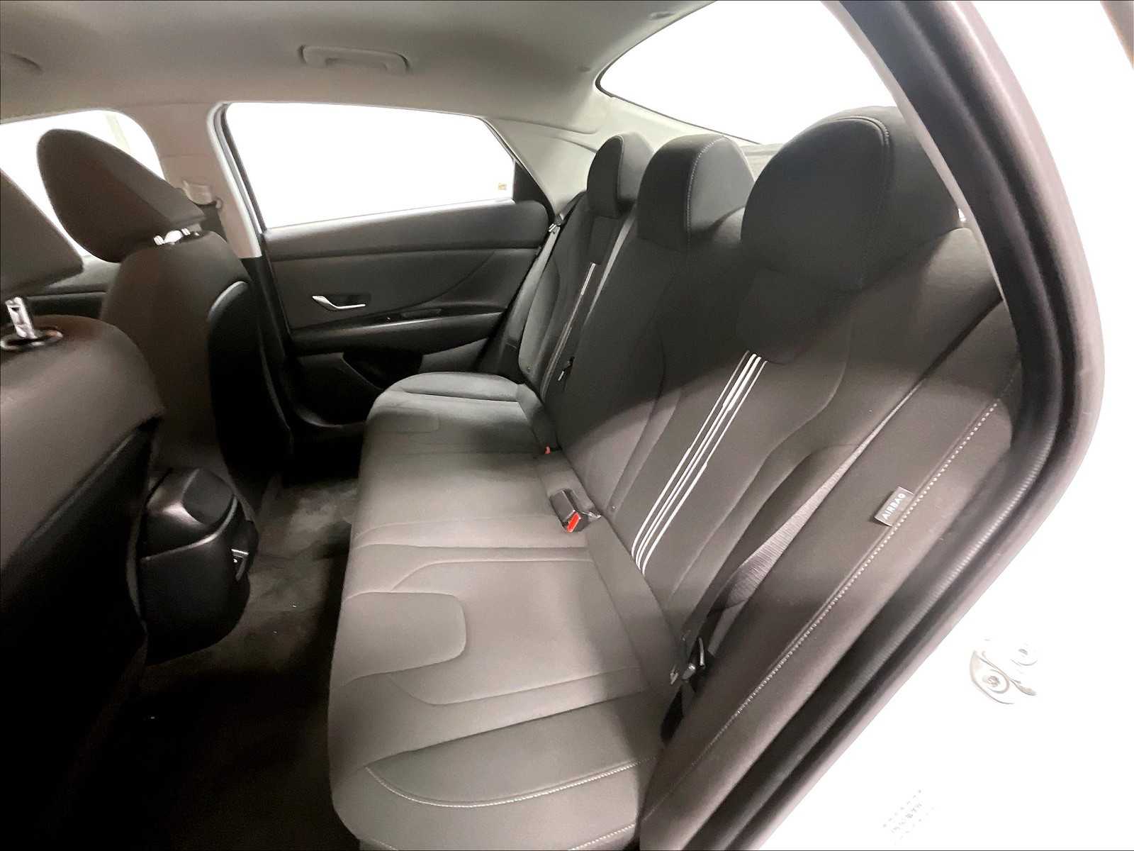 2024 Hyundai Elantra SEL - Photo 15