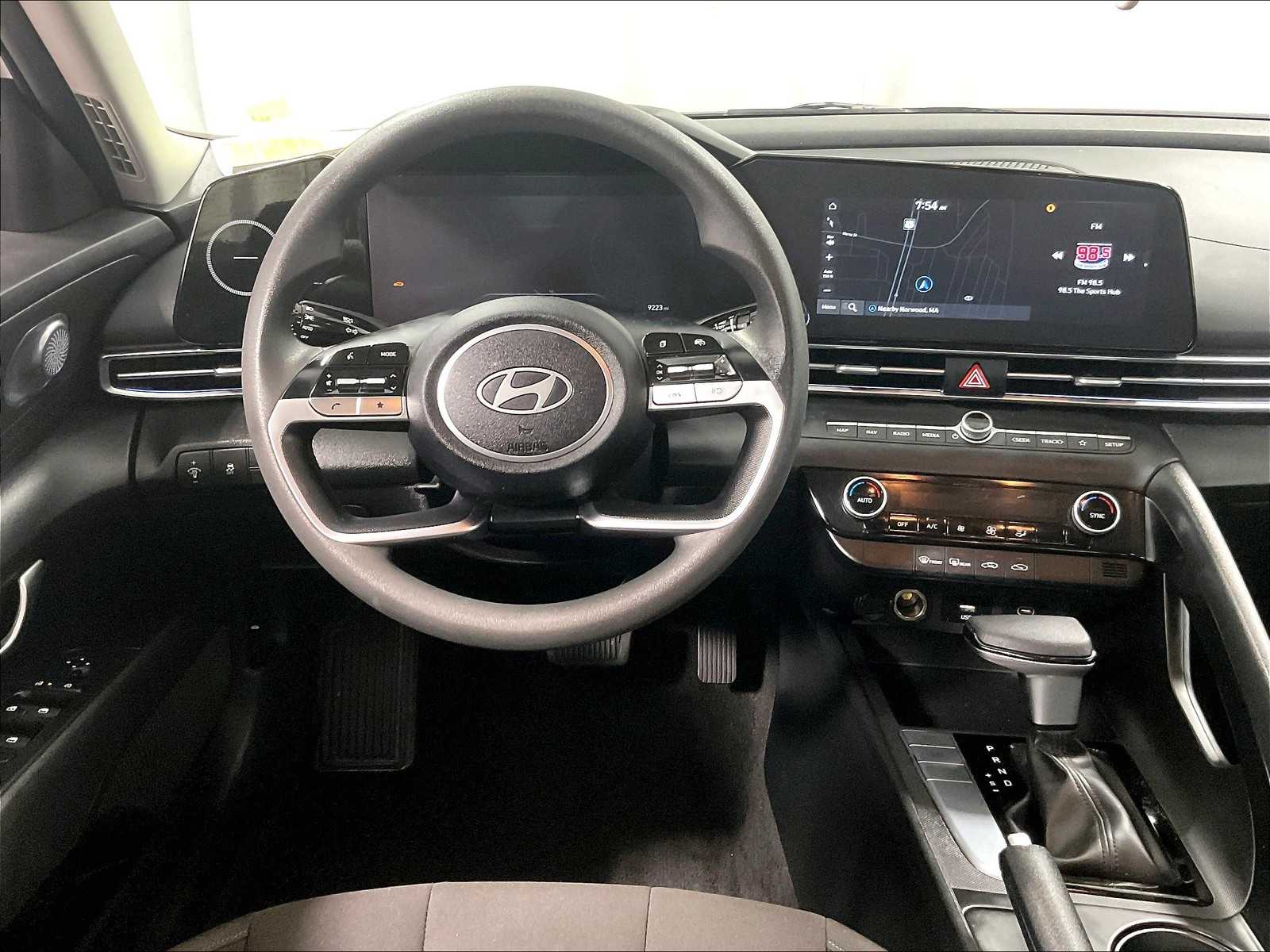 2024 Hyundai Elantra SEL - Photo 17