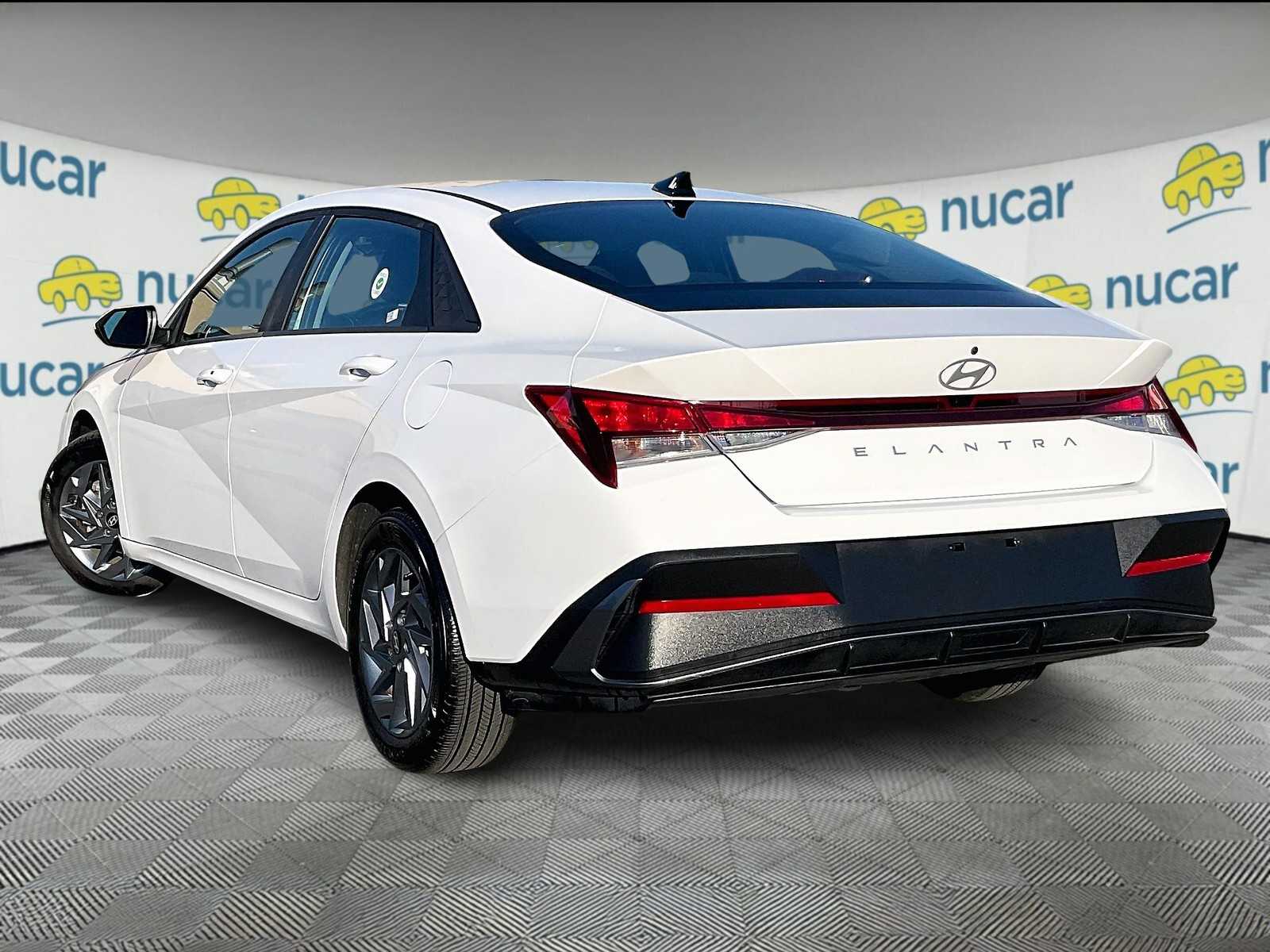 2024 Hyundai Elantra SEL - Photo 4