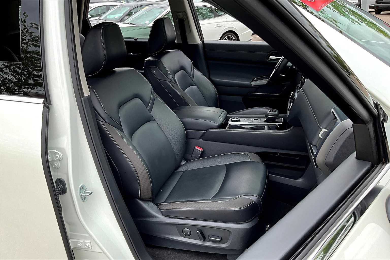 2024 Nissan Pathfinder SL - Photo 11