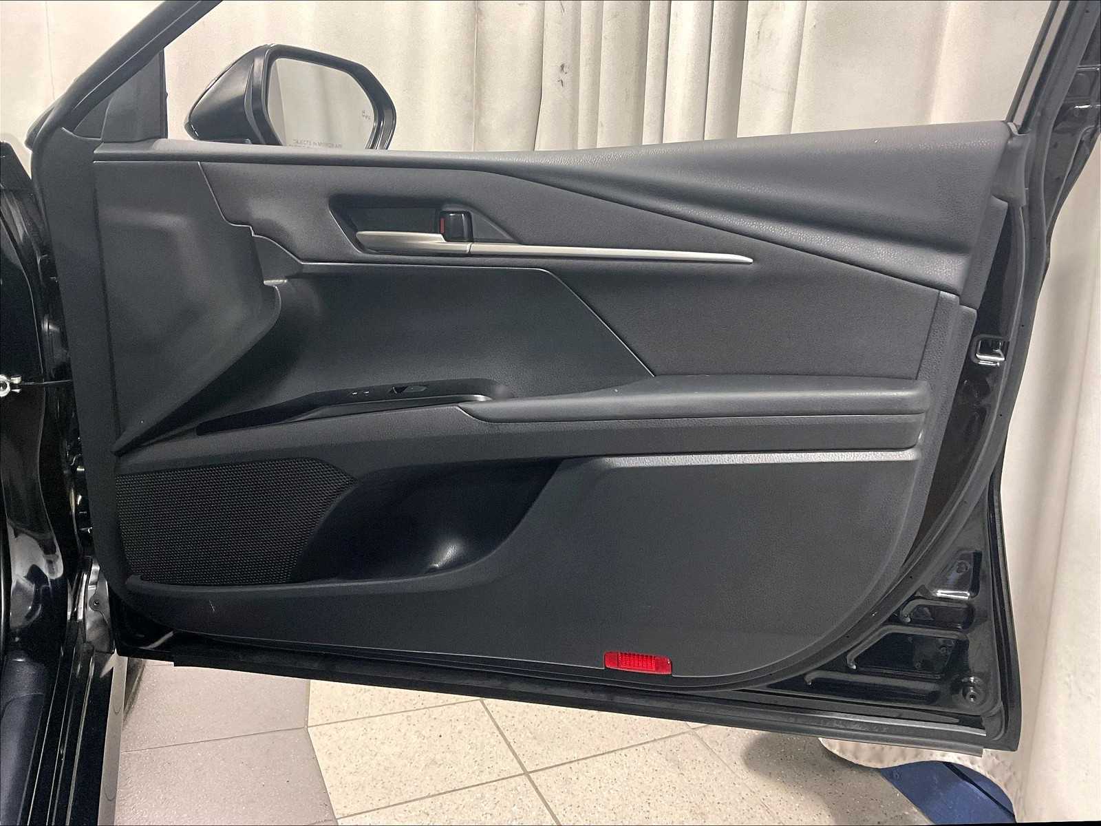 2025 Toyota Camry LE - Photo 12