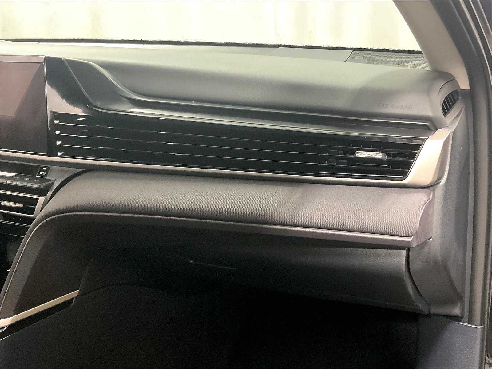 2025 Toyota Camry LE - Photo 13