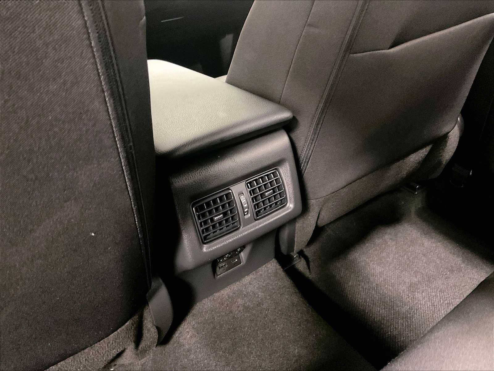 2025 Toyota Camry LE - Photo 27