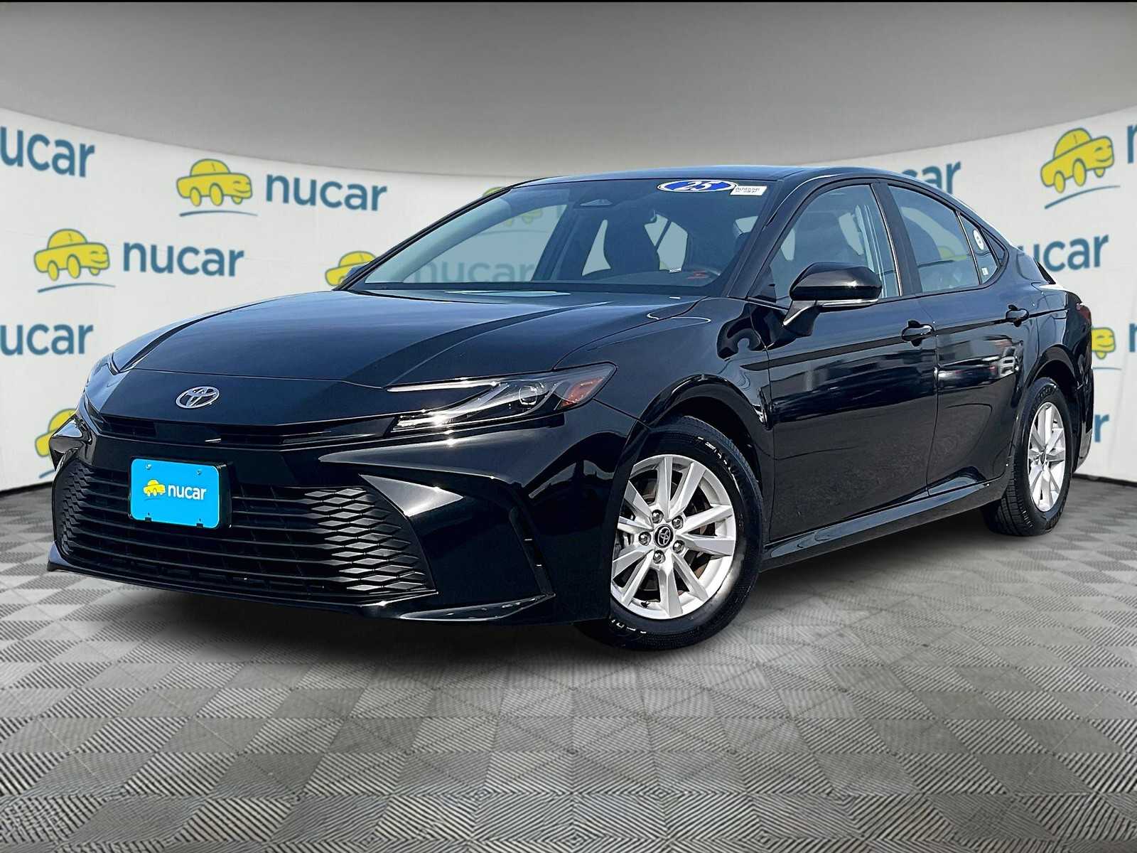 2025 Toyota Camry LE - Photo 3