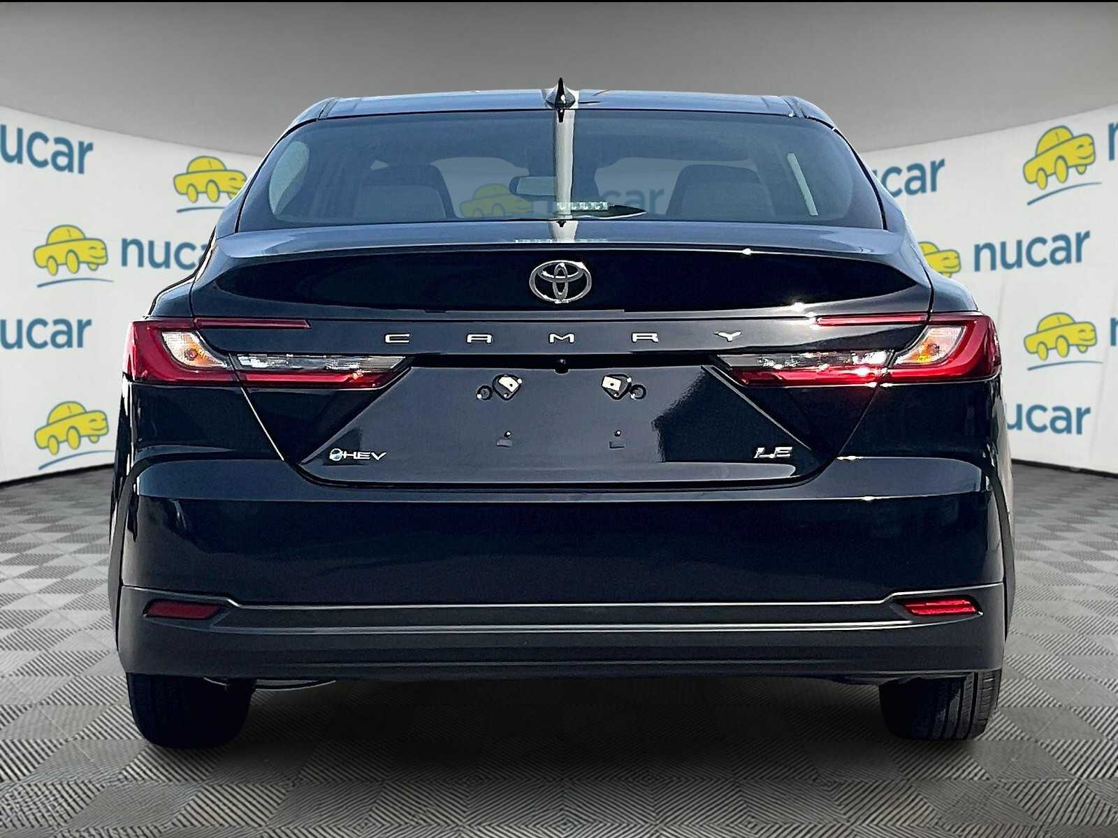 2025 Toyota Camry LE - Photo 5