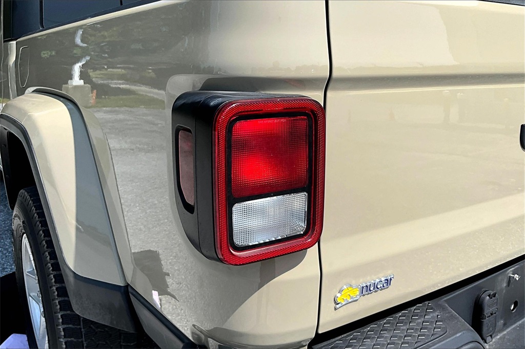 2022 Jeep Gladiator Sport - Photo 35