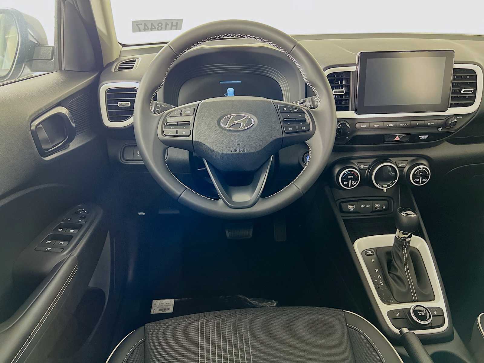 2026 Hyundai Venue SEL - Photo 14