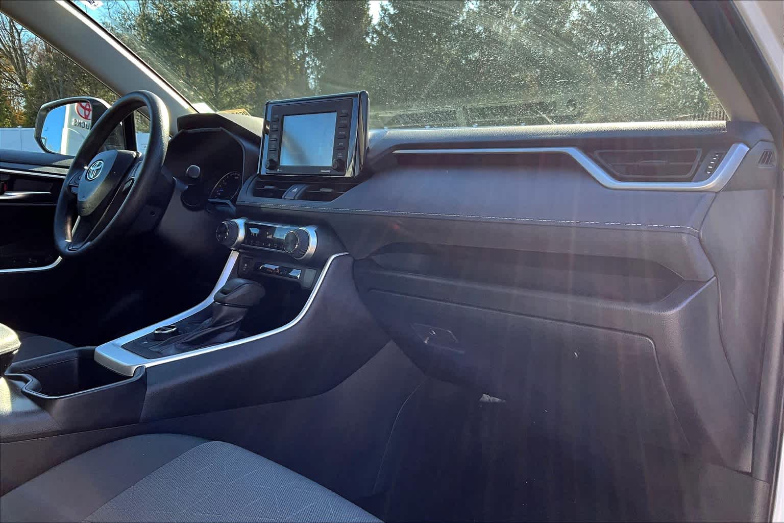 2022 Toyota RAV4 Hybrid XLE - Photo 14