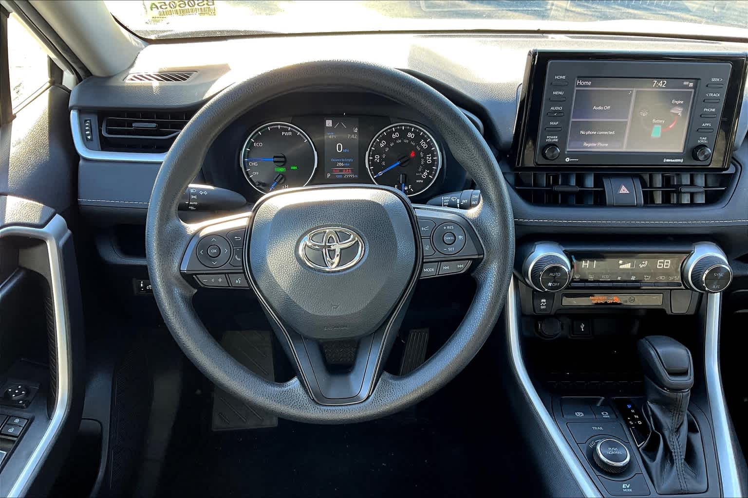 2022 Toyota RAV4 Hybrid XLE - Photo 17