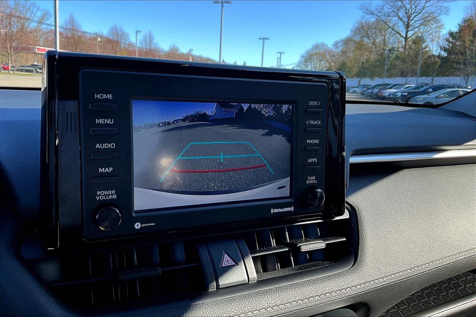 2022 Toyota RAV4 Hybrid XLE - Photo 19