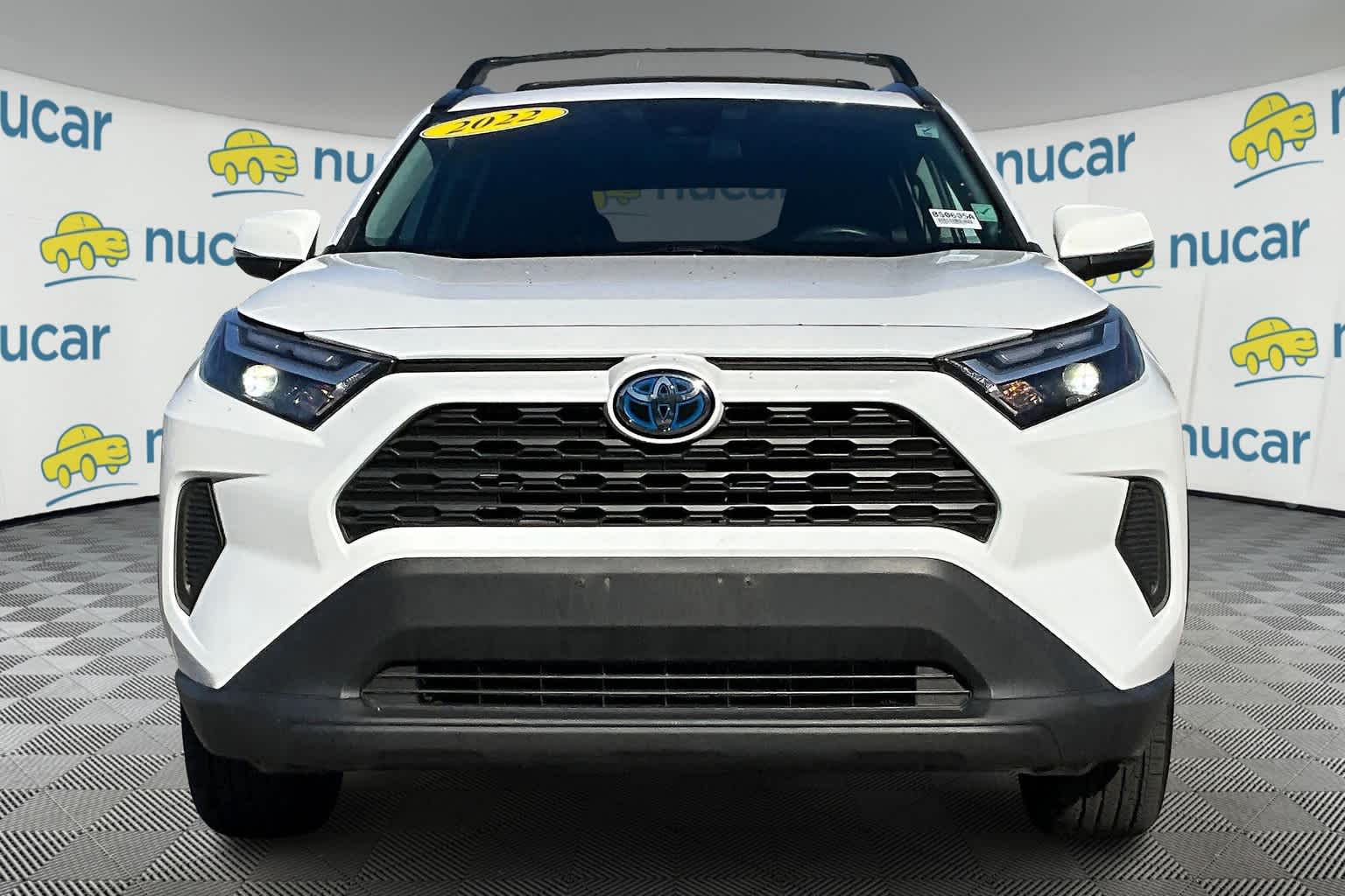 2022 Toyota RAV4 Hybrid XLE - Photo 2