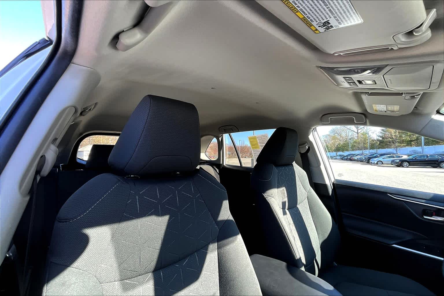 2022 Toyota RAV4 Hybrid XLE - Photo 22