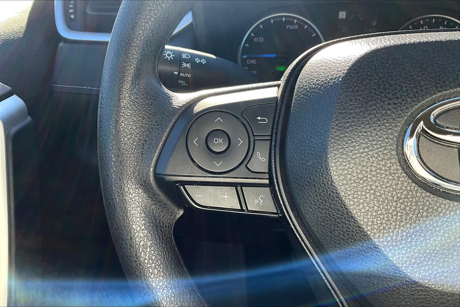 2022 Toyota RAV4 Hybrid XLE - Photo 23