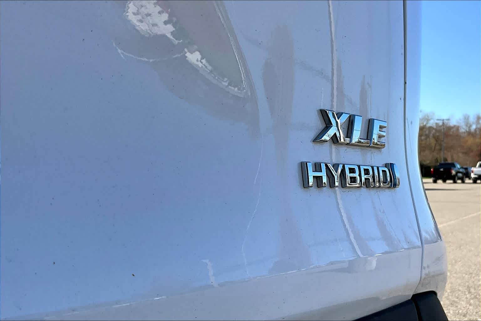 2022 Toyota RAV4 Hybrid XLE - Photo 29